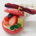 Tommy fell in love with sweets! マカロンサンドベリーMIXチャーム
